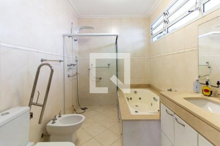 Casa à venda com 413m², 5 quartos e 3 vagasBanheiro da Suíte 1