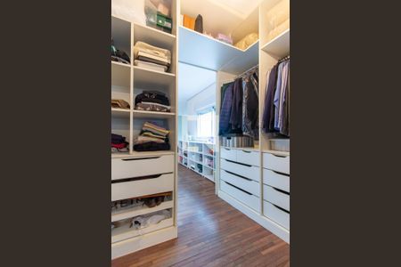 Casa à venda com 413m², 5 quartos e 3 vagasCloset da suíte 5