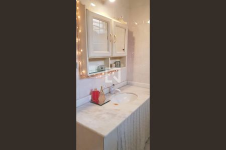 Casa para alugar com 178m², 3 quartos e 2 vagasBanheiro 