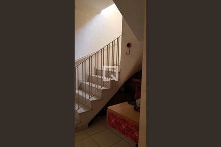 Casa para alugar com 178m², 3 quartos e 2 vagasEscadas