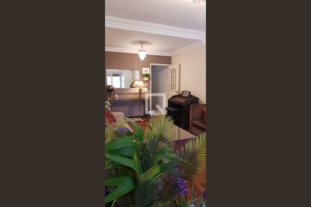 Casa para alugar com 178m², 3 quartos e 2 vagasSala