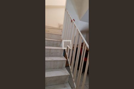 Casa para alugar com 178m², 3 quartos e 2 vagasEscadas