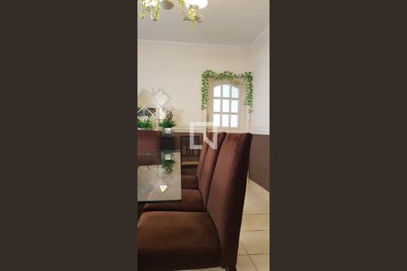 Casa para alugar com 178m², 3 quartos e 2 vagasSala