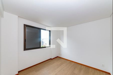 Apartamento à venda com 135m², 4 quartos e 3 vagas Apartamento à venda com 135m², 4 quartos e 3 vagasQuarto 3