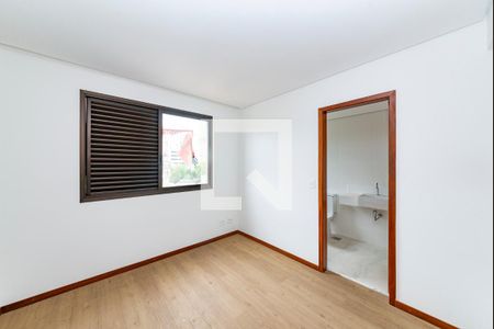 Apartamento à venda com 135m², 4 quartos e 3 vagas Apartamento à venda com 135m², 4 quartos e 3 vagasSuíte 2