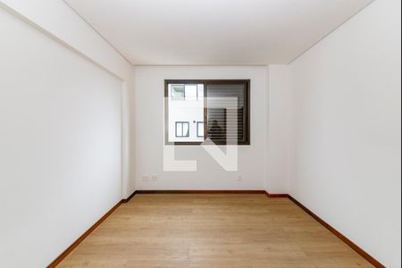Apartamento à venda com 135m², 4 quartos e 3 vagas Apartamento à venda com 135m², 4 quartos e 3 vagasQuarto 4
