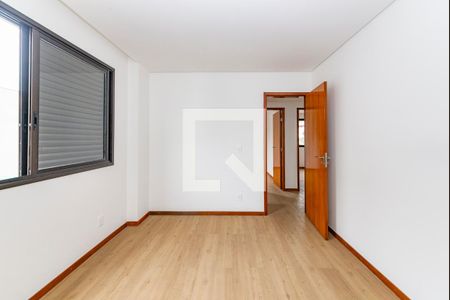 Apartamento à venda com 135m², 4 quartos e 3 vagas Apartamento à venda com 135m², 4 quartos e 3 vagasQuarto 4