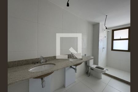 Apartamento à venda com 372m², 4 quartos e 4 vagas Apartamento à venda com 372m², 4 quartos e 4 vagasSuíte 3 - Banheiro