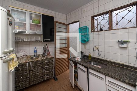 Casa à venda com 330m², 3 quartos e 2 vagas Casa à venda com 330m², 3 quartos e 2 vagascozinha