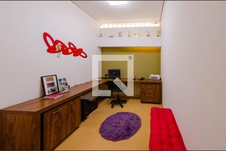 Casa à venda com 450m², 4 quartos e 3 vagasEscritório