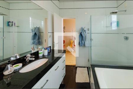 Casa à venda com 450m², 4 quartos e 3 vagasBanheiro suíte