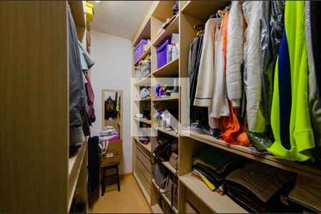 Casa à venda com 450m², 4 quartos e 3 vagasCloset