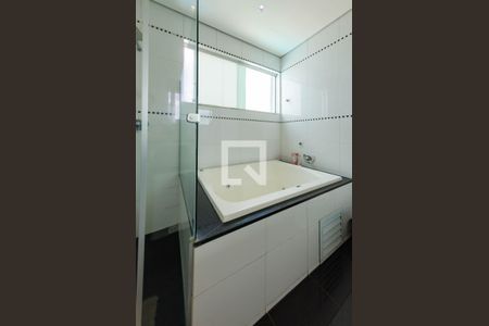 Casa à venda com 450m², 4 quartos e 3 vagasBanheiro suíte