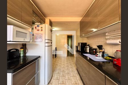 Casa à venda com 184m², 3 quartos e 2 vagas Casa à venda com 184m², 3 quartos e 2 vagasCozinha