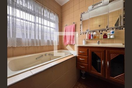 Casa à venda com 184m², 3 quartos e 2 vagas Casa à venda com 184m², 3 quartos e 2 vagasBanheiro