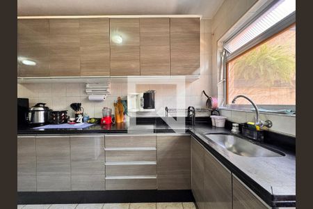 Casa à venda com 184m², 3 quartos e 2 vagas Casa à venda com 184m², 3 quartos e 2 vagasCozinha