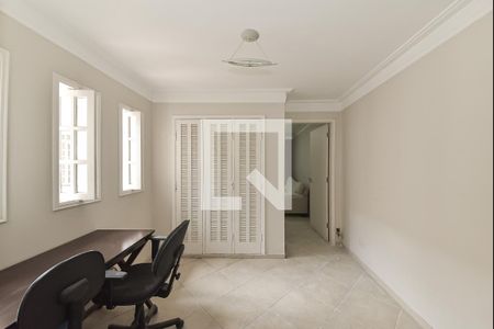 Casa à venda com 269m², 3 quartos e 3 vagas Casa à venda com 269m², 3 quartos e 3 vagasEscritório