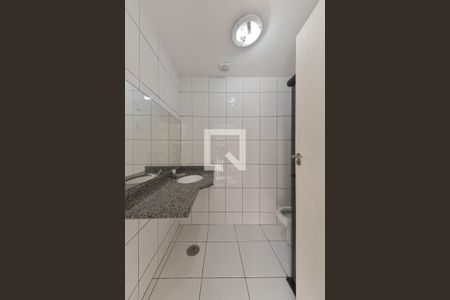 Casa à venda com 269m², 3 quartos e 3 vagas Casa à venda com 269m², 3 quartos e 3 vagasEdícula - Banheiro