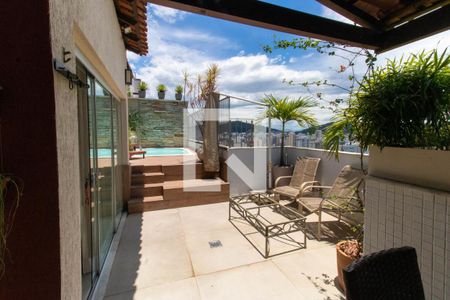 Apartamento à venda com 145m², 3 quartos e 2 vagasCobertura