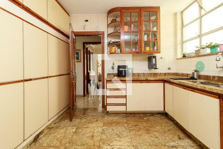 Casa à venda com 430m², 4 quartos e 4 vagasCozinha