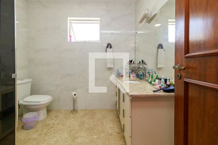 Casa à venda com 430m², 4 quartos e 4 vagasSuíte 3 - Banheiro