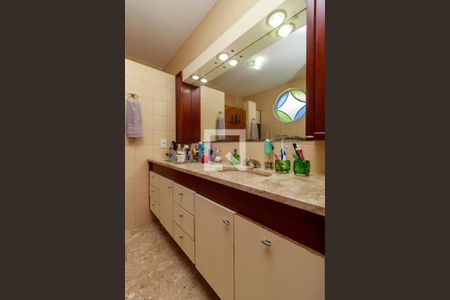 Casa à venda com 430m², 4 quartos e 4 vagasSuíte 2 - Banheiro