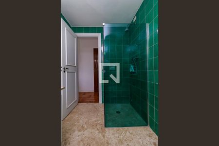 Casa à venda com 430m², 4 quartos e 4 vagasSuíte 1 - Banheiro