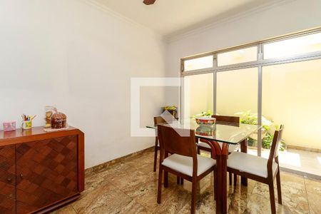 Casa à venda com 430m², 4 quartos e 4 vagasSala