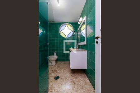 Casa à venda com 430m², 4 quartos e 4 vagasSuíte 1 - Banheiro