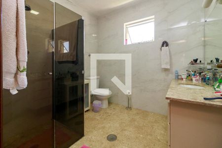 Casa à venda com 430m², 4 quartos e 4 vagasSuíte 3 - Banheiro