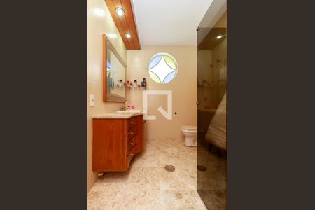 Casa à venda com 430m², 4 quartos e 4 vagasSuíte 4 - Banheiro