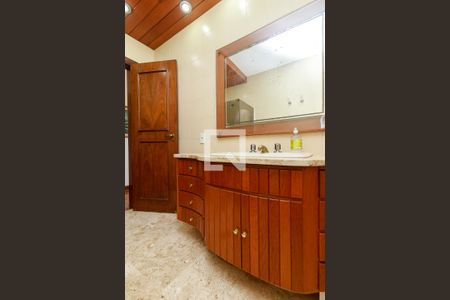 Casa à venda com 430m², 4 quartos e 4 vagasSuíte 4 - Banheiro