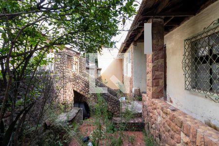 Casa à venda com 244m², 2 quartos e sem vagaQuintal Frontal