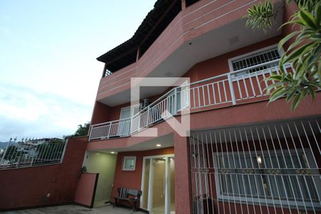 Casa de condomínio à venda com 700m², 5 quartos e 4 vagasFachada Interna