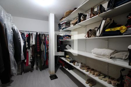 Casa de condomínio à venda com 700m², 5 quartos e 4 vagasQuarto 5 - Closet