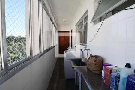 Apartamento para alugar com 145m², 3 quartos e 1 vagaÁrea de Serviço
