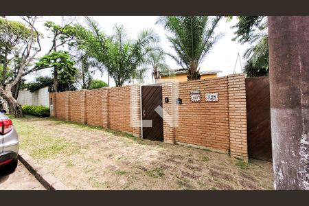 Casa de condomínio à venda com 350m², 4 quartos e 6 vagas Casa de condomínio à venda com 350m², 4 quartos e 6 vagasFachada
