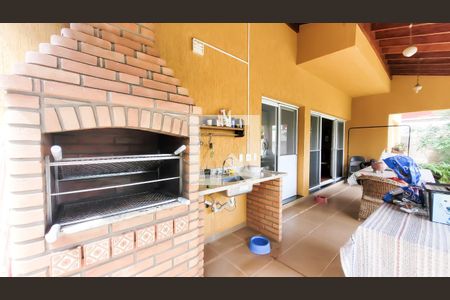 Casa de condomínio à venda com 350m², 4 quartos e 6 vagas Casa de condomínio à venda com 350m², 4 quartos e 6 vagasÁrea gourmet - Churrasqueira