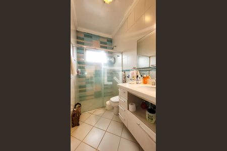 Casa de condomínio à venda com 350m², 4 quartos e 6 vagas Casa de condomínio à venda com 350m², 4 quartos e 6 vagasBanheiro Social