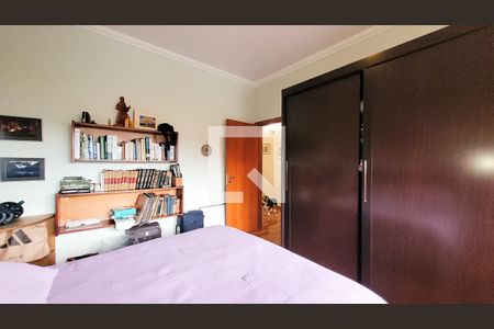 Casa de condomínio à venda com 350m², 4 quartos e 6 vagas Casa de condomínio à venda com 350m², 4 quartos e 6 vagasQuarto 1