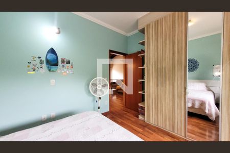 Casa de condomínio à venda com 350m², 4 quartos e 6 vagas Casa de condomínio à venda com 350m², 4 quartos e 6 vagasQuarto 2