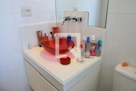 Apartamento à venda com 245m², 4 quartos e 4 vagas Apartamento à venda com 245m², 4 quartos e 4 vagasBanheiro da Suíte 1