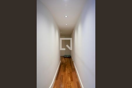 Apartamento à venda com 245m², 4 quartos e 4 vagas Apartamento à venda com 245m², 4 quartos e 4 vagasCorredor