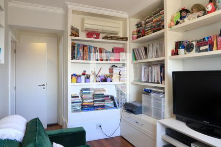 Apartamento à venda com 245m², 4 quartos e 4 vagas Apartamento à venda com 245m², 4 quartos e 4 vagasSuíte 3