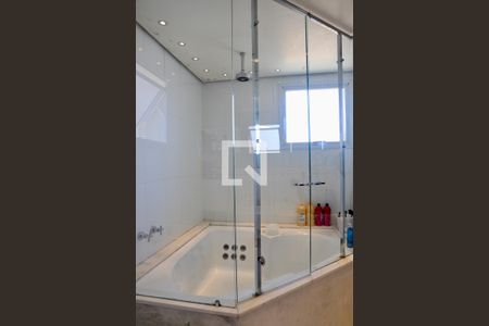 Apartamento à venda com 245m², 4 quartos e 4 vagas Apartamento à venda com 245m², 4 quartos e 4 vagasBanheiro da Suíte Master