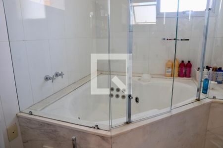 Apartamento à venda com 245m², 4 quartos e 4 vagas Apartamento à venda com 245m², 4 quartos e 4 vagasBanheiro da Suíte Master