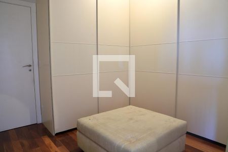 Apartamento à venda com 245m², 4 quartos e 4 vagas Apartamento à venda com 245m², 4 quartos e 4 vagasSuíte Master (Closet)