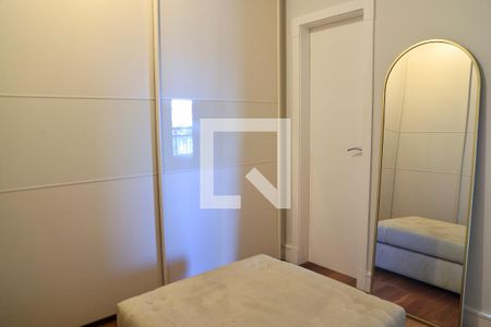 Apartamento à venda com 245m², 4 quartos e 4 vagas Apartamento à venda com 245m², 4 quartos e 4 vagasSuíte Master (Closet)