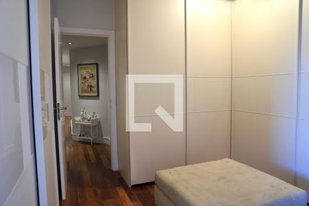 Apartamento à venda com 245m², 4 quartos e 4 vagas Apartamento à venda com 245m², 4 quartos e 4 vagasSuíte Master (Closet)