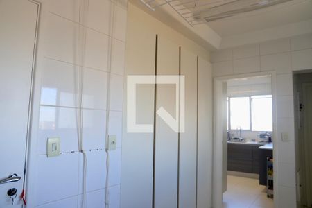 Apartamento à venda com 245m², 4 quartos e 4 vagas Apartamento à venda com 245m², 4 quartos e 4 vagasÁrea de Serviço